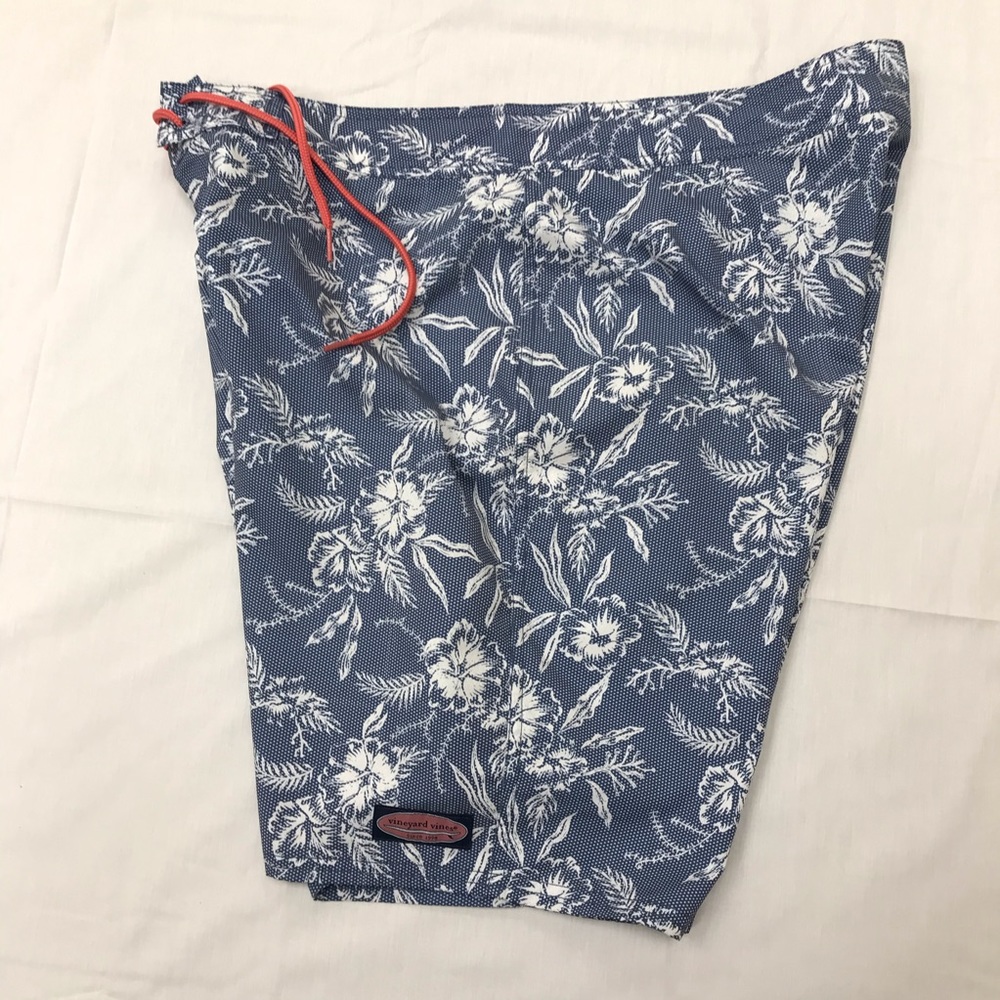 vineyard vines board shorts - Picture 4 of 5